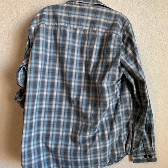 3 for $10 Van Heusen button up shirt size Medium - Picture 3 of 4